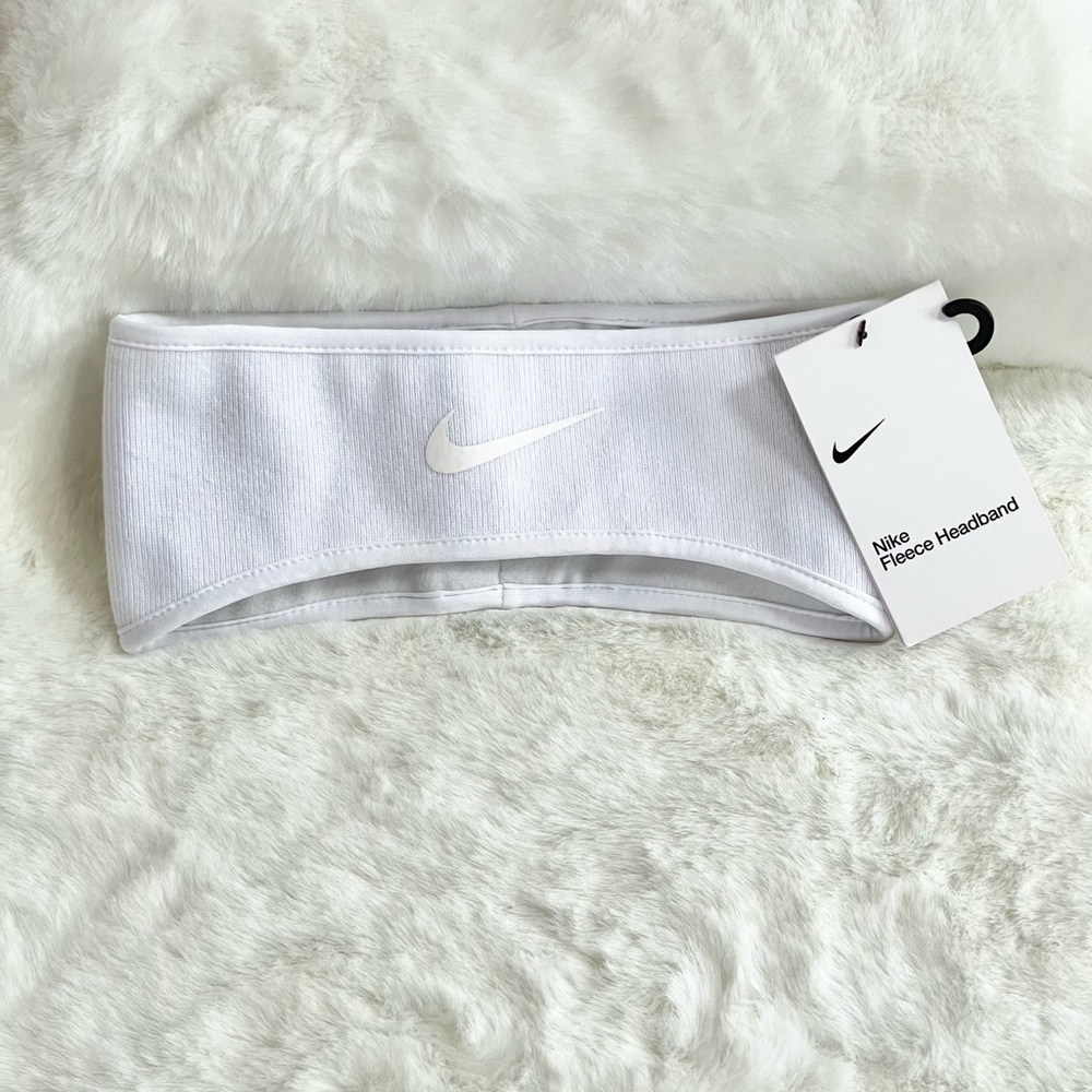 New with tag NIKE FLEECE HEADBAND Unisex about 4”wide at the widest point #nike